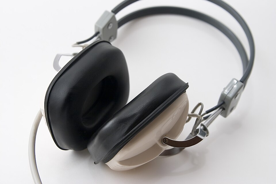 音楽を聴いてリラックスする様子
