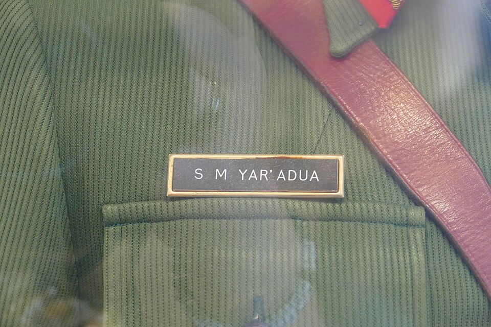 制服の胸についた名札